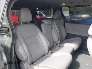 2019 Toyota Sienna XLE Auto Access Seat with VIN 5TDYZ3DC5KS977360, listed as a IAAI auction lot 41911897 with 71,200 mi miles. Bid and sale history available at carsss.com. Image 8.