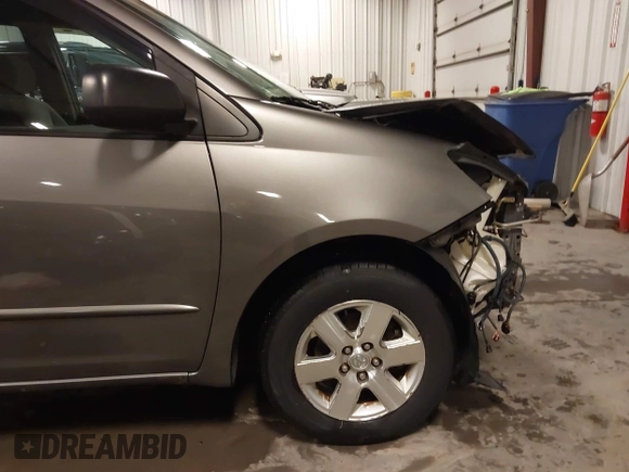 2005 Toyota Sienna CE with VIN 5TDZA23C05S262238, listed as a IAAI auction lot 41732258 with 226,941 mi miles. Bid and sale history available at carsss.com. Image 22.