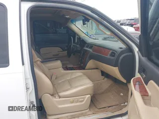2008 Chevrolet Tahoe 3LT with VIN 1GNFC13J68R127765, listed as a IAAI auction lot 42652336 with 294,190 mi miles and . Bid and sale history available at DreamBid. Image 5.