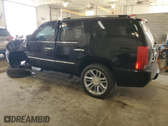 2011 Cadillac Escalade Platinum Edition z VIN 1GYS4DEF6BR193040, wystawiony jako Copart lot #56910155 z przebiegiem 132 754 mil mil oraz Szkoda całkowita • Salvage title. Historia ofert i sprzedaży dostępna na DreamBid. Obrazek 2.