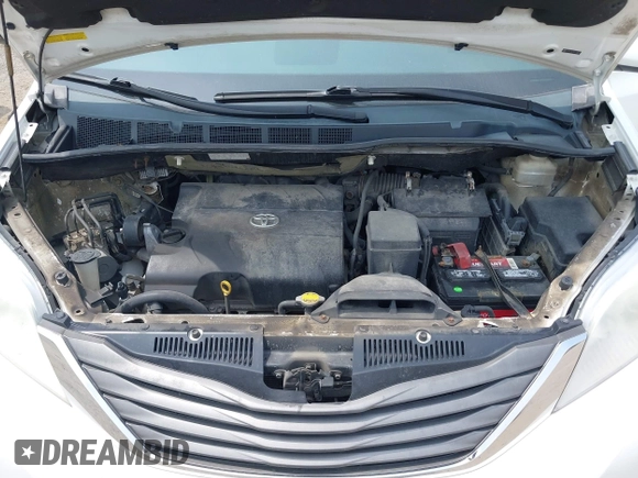 2011 Toyota Sienna XLE AAS z VIN 5TDYK3DC9BS039639, wystawiony jako IAAI lot #42440354 z przebiegiem 291 565 mil mil oraz . Historia ofert i sprzedaży dostępna na DreamBid. Obrazek 10.