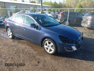 2013 Volvo S60 T5 with VIN YV1612FH3D2189120, listed as a IAAI auction lot 41971644 with 63,423 mi miles. Bid and sale history available at carsss.com. Image 1.