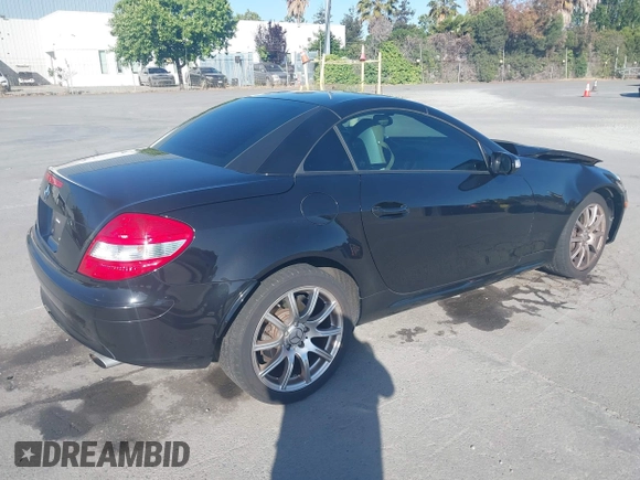 2005 Mercedes-Benz SLK 230/320 z VIN WDBWK56F85F051357, wystawiony jako IAAI lot #42298379 z przebiegiem 50 038 mil mil oraz . Historia ofert i sprzedaży dostępna na DreamBid. Obrazek 4.