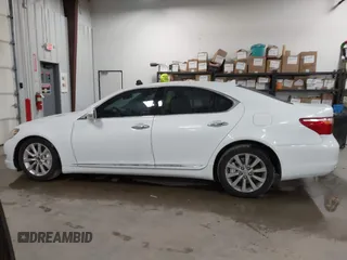 2010 Lexus LS 460 z VIN JTHCL5EF9A5006610, wystawiony jako IAAI lot #41833426 z przebiegiem 224 890 mil mil oraz . Historia ofert i sprzedaży dostępna na DreamBid. Obrazek 14.