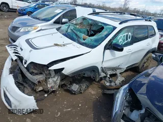 2022 Jeep Cherokee X with VIN 1C4PJMCX1ND552845, listed as a IAAI auction lot 41877665 with Not provided miles and . Bid and sale history available at DreamBid. Image 17.
