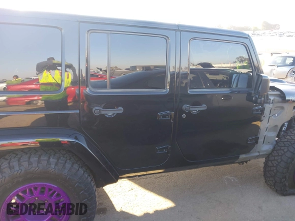 2017 Jeep Wrangler Unlimited Sahara with VIN 1C4BJWEG5HL635319, listed as a IAAI auction lot 42224748 with 141,214 mi miles and . Bid and sale history available at DreamBid. Image 14.