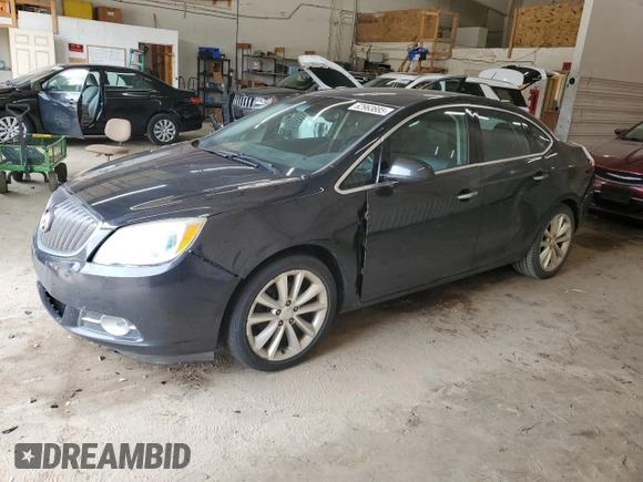 2013 Buick Verano Group z VIN 1G4PS5SK9D4240162, wystawiony jako Copart lot #62963885 z przebiegiem 112 120 mil mil oraz Czysty tytuł • Clean title. Historia ofert i sprzedaży dostępna na DreamBid. Obrazek 1.