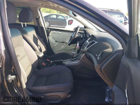 2014 Chevrolet Cruze 1LT z VIN 1G1PC5SB0E7324204, wystawiony jako IAAI lot #42194259 z przebiegiem 162 040 mil mil oraz . Historia ofert i sprzedaży dostępna na DreamBid. Obrazek 5.