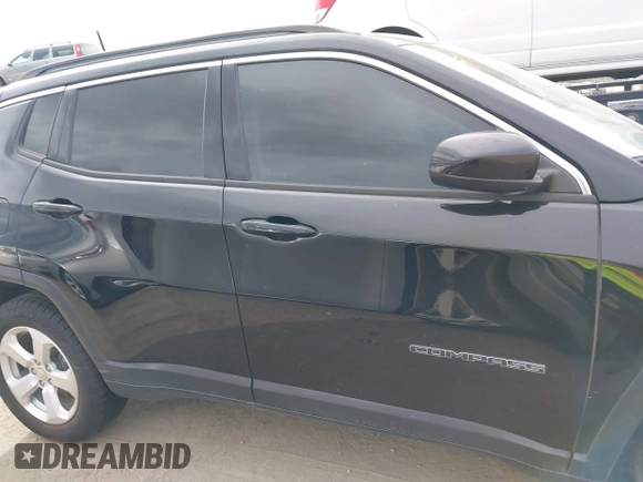 2018 Jeep Compass Altitude with VIN 3C4NJDBB0JT484409, listed as a IAAI auction lot 41656179 with 85,436 mi miles and . Bid and sale history available at carsss.com. Image 13.