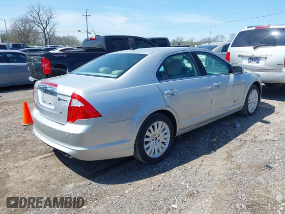 2010 Ford Fusion Hybrid z VIN 3FADP0L38AR411074, wystawiony jako IAAI lot #41928348 z przebiegiem 79 306 mil mil oraz . Historia ofert i sprzedaży dostępna na DreamBid. Obrazek 4.