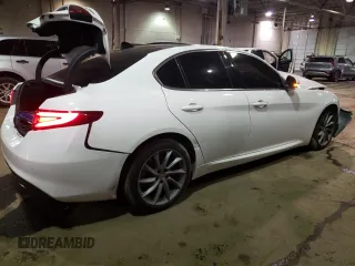 2020 Alfa Romeo Giulia z VIN ZARFANAN8L7629540, wystawiony jako Copart lot #44726155 z przebiegiem 77 672 mil mil oraz Tytuł czysty. Historia ofert i sprzedaży dostępna na DreamBid. Obrazek 3.