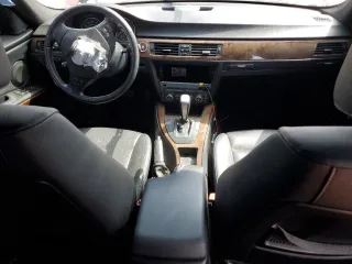 2009 BMW 3 Series 328i z VIN WBAPH57529NM33855, wystawiony jako Copart lot #53391715 z przebiegiem 142 688 mil mil oraz Szkoda całkowita • Salvage title. Historia ofert i sprzedaży dostępna na DreamBid. Obrazek 8.