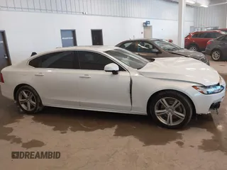 2019 Volvo S90 Momentum with VIN LVY102AK5KP081791, listed as a IAAI auction lot 41632562 with 117,384 mi miles. Bid and sale history available at carsss.com. Image 13.