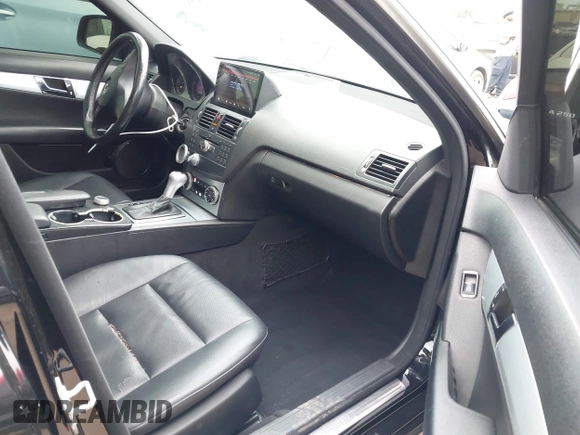2009 Mercedes-Benz C 300 Sport z VIN WDDGF54X79R065346, wystawiony jako IAAI lot #42201062 z przebiegiem 239 868 mil mil oraz . Historia ofert i sprzedaży dostępna na DreamBid. Obrazek 5.