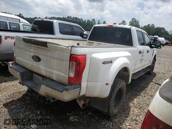 2017 Ford F-350 Lariat с VIN 1FT8W3DT7HEE94962, выставлен на аукционе Copart как лот 54735465 с пробегом 293 552 миль миль и Чистый • Clean title. История ставок и продаж доступна на DreamBid. Изображение 3.