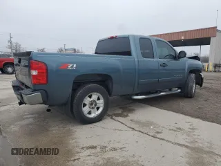 2007 Chevrolet Silverado 1500 1LT with VIN 1GCEK19047Z562949, listed as a Copart auction lot 52038545 with 266,966 mi miles and Salvage Title. Bid and sale history available at DreamBid. Image 3.