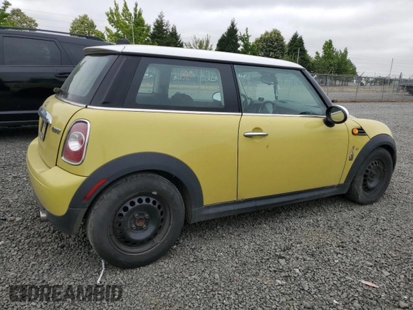 2011 MINI Hardtop with VIN WMWSU3C58BTX96968, listed as a Copart auction lot 62560915 with 88,616 mi miles and Salvage title. Bid and sale history available at DreamBid. Image 3.