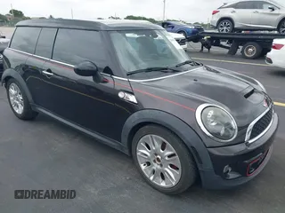 2014 MINI Clubman S z VIN WMWZG3C53ETY33385, wystawiony jako IAAI lot #42419131 z przebiegiem 115 098 mil mil oraz . Historia ofert i sprzedaży dostępna na DreamBid. Obrazek 1.