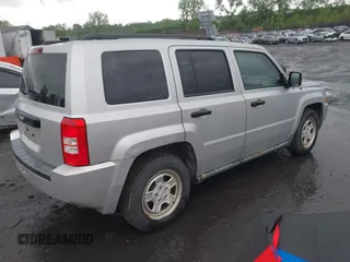 2007 Jeep Patriot Sport z VIN 1J8FF28W77D396064, wystawiony jako IAAI lot #42247274 z przebiegiem 128 455 mil mil oraz . Historia ofert i sprzedaży dostępna na DreamBid. Obrazek 4.