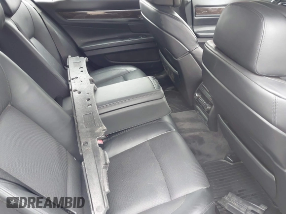 2011 BMW 7 Series 750i xDrive z VIN WBAKC6C53BC394697, wystawiony jako IAAI lot #42505414 z przebiegiem Nie podano mil oraz . Historia ofert i sprzedaży dostępna na DreamBid. Obrazek 8.