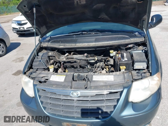 2007 Chrysler Town & Country LWB Touring with VIN 2A4GP54L47R167189, listed as a IAAI auction lot 42143590 with 165,547 mi miles. Bid and sale history available at carsss.com. Image 10.