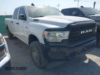 2020 Ram 2500 Tradesman z VIN 3C6UR5HJ1LG157948, wystawiony jako IAAI lot #42438099 z przebiegiem 73 878 mil mil oraz . Historia ofert i sprzedaży dostępna na DreamBid. Obrazek 1.