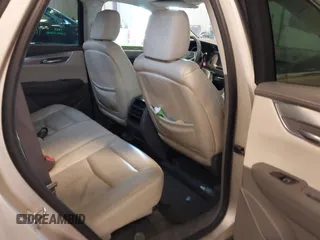 2017 Cadillac XT5 Luxury AWD z VIN 1GYKNDRS1HZ160606, wystawiony jako IAAI lot #41990425 z przebiegiem 130 822 mil mil oraz . Historia ofert i sprzedaży dostępna na DreamBid. Obrazek 8.