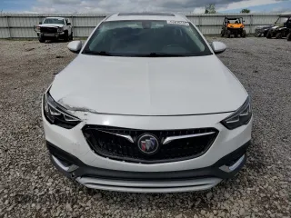 2018 Buick Regal Essence with VIN W04GV8SX1J1086174, listed as a Copart auction lot 53816155 with 82,471 mi miles and Salvage title. Bid and sale history available at DreamBid. Image 5.