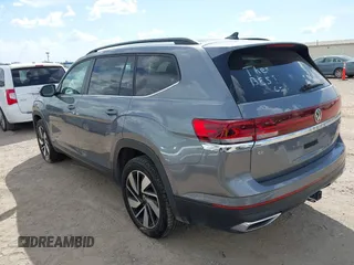 2024 Volkswagen Atlas SE z VIN 1V2HR2CA8RC563655, wystawiony jako IAAI lot #42586812 z przebiegiem 36 426 mil mil oraz . Historia ofert i sprzedaży dostępna na DreamBid. Obrazek 3.