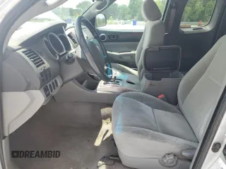 2007 Toyota Tacoma PreRunner z VIN 5TETU62NX7Z453470, wystawiony jako Copart lot #56900095 z przebiegiem 237 946 mil mil oraz Szkoda całkowita • Salvage title. Historia ofert i sprzedaży dostępna na DreamBid. Obrazek 7.