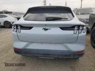 2022 Ford Mustang Mach-E Select z VIN 3FMTK1SS2NMA18639, wystawiony jako Copart lot #83831634 z przebiegiem 8 454 mil mil oraz Szkoda całkowita • Salvage title. Historia ofert i sprzedaży dostępna na DreamBid. Obrazek 6.