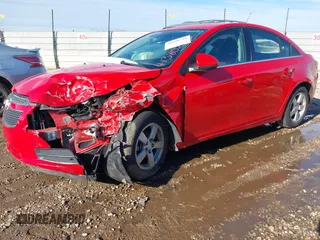 2014 Chevrolet Cruze 1LT z VIN 1G1PC5SB8E7119763, wystawiony jako IAAI lot #41380248 z przebiegiem 118 755 mil mil oraz . Historia ofert i sprzedaży dostępna na DreamBid. Obrazek 2.