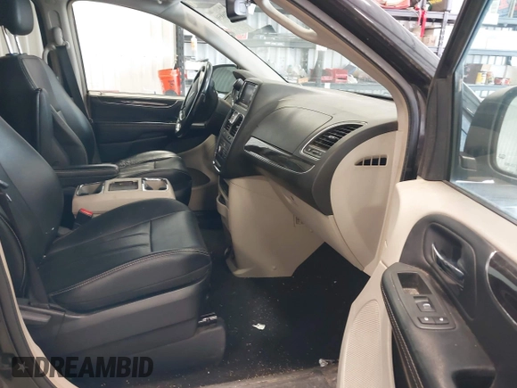 2015 Chrysler Town & Country Touring with VIN 2C4RC1BGXFR552294, listed as a IAAI auction lot 42168598 with 155,388 mi miles. Bid and sale history available at carsss.com. Image 5.