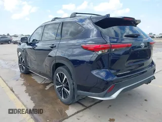 2022 Toyota Highlander XSE z VIN 5TDLZRAHXNS132750, wystawiony jako IAAI lot #42041166 z przebiegiem 39 793 mil mil oraz . Historia ofert i sprzedaży dostępna na DreamBid. Obrazek 3.