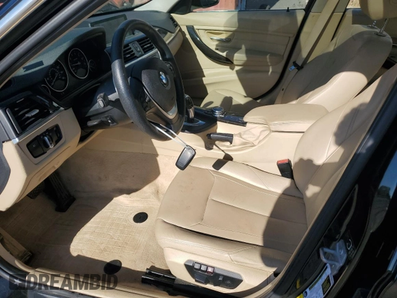 2015 BMW 3 Series 328i xDrive z VIN WBA3B5G58FNS12126, wystawiony jako Copart lot #56388875 z przebiegiem 68 386 mil mil oraz Szkoda całkowita • Salvage title. Historia ofert i sprzedaży dostępna na DreamBid. Obrazek 7.