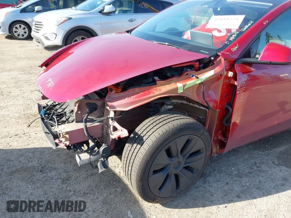 2024 Tesla Model Y Long Range with VIN 7SAYGDEE9RF199805, listed as a IAAI auction lot 42018221 with 7,359 mi miles. Bid and sale history available at carsss.com. Image 6.