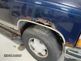 1999 Chevrolet Suburban z VIN 1GNFK16R1XJ409829, wystawiony jako IAAI lot #42045240 z przebiegiem 337 554 mil mil oraz . Historia ofert i sprzedaży dostępna na DreamBid. Obrazek 13.