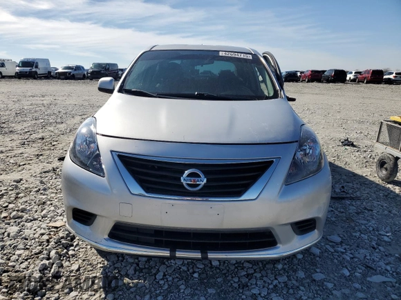 2013 Nissan Versa S Plus z VIN 3N1CN7AP3DL878245, wystawiony jako Copart lot #42694715 z przebiegiem 160 571 mil mil oraz Szkoda całkowita • Salvage title. Historia ofert i sprzedaży dostępna na DreamBid. Obrazek 5.