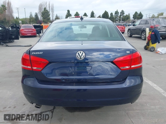 2012 Volkswagen Passat SE z VIN 1VWBP7A39CC056590, wystawiony jako IAAI lot #41879975 z przebiegiem 76 125 mil mil oraz . Historia ofert i sprzedaży dostępna na DreamBid. Obrazek 17.