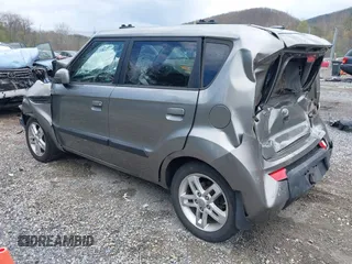 2010 Kia Soul + with VIN KNDJT2A29A7147675, listed as a IAAI auction lot 41962102 with 173,862 mi miles. Bid and sale history available at carsss.com. Image 3.