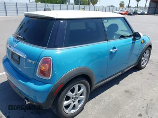 2007 MINI Hardtop with VIN WMWMF335X7TT54929, listed as a IAAI auction lot 42173757 with 71,496 mi miles and . Bid and sale history available at DreamBid. Image 4.