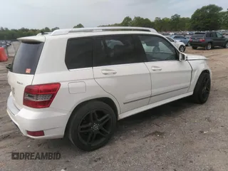 2011 Mercedes-Benz GLK GLK 350 with VIN WDCGG8HB0BF670401, listed as a IAAI auction lot 42027976 with 191,570 mi miles. Bid and sale history available at carsss.com. Image 4.