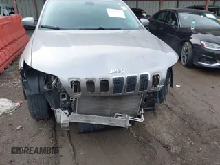 2019 Jeep Cherokee Latitude with VIN 1C4PJLCBXKD247676, listed as a IAAI auction lot 41598599 with 149,815 mi miles. Bid and sale history available at carsss.com. Image 6.