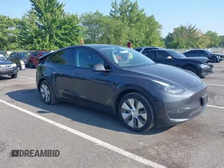 2024 Tesla Model Y Long Range z VIN 7SAYGDEEXRA263444, wystawiony jako IAAI lot #40199252 z przebiegiem 9 540 mil mil oraz . Historia ofert i sprzedaży dostępna na DreamBid. Obrazek 1.