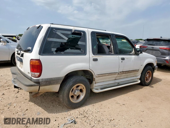 2001 Ford Explorer XLT with VIN 1FMZU63PX1ZA30705, listed as a Copart auction lot 57918865 with 233,418 mi miles and Clean title. Bid and sale history available at DreamBid. Image 3.