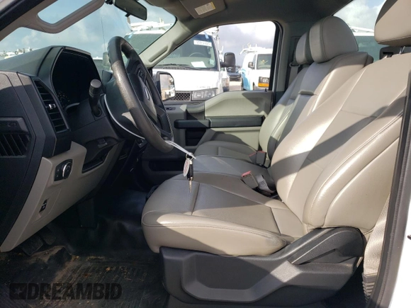 2018 Ford F-150 XL z VIN 1FTMF1CB5JKF66938, wystawiony jako Copart lot #53267555 z przebiegiem 89 692 mil mil oraz Szkoda całkowita • Salvage title. Historia ofert i sprzedaży dostępna na DreamBid. Obrazek 7.