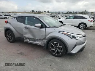 2018 Toyota C-HR XLE z VIN NMTKHMBX3JR023403, wystawiony jako Copart lot #54574245 z przebiegiem 119 657 mil mil oraz Szkoda całkowita • Salvage title. Historia ofert i sprzedaży dostępna na DreamBid. Obrazek 4.