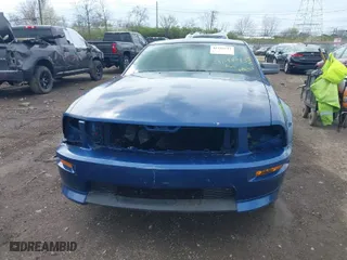 2008 Ford Mustang GT Deluxe with VIN 1ZVHT82H685177000, listed as a IAAI auction lot 41946143 with 1 mi miles. Bid and sale history available at carsss.com. Image 6.