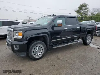 2015 GMC Sierra 2500HD Denali with VIN 1GT120EG1FF668772, listed as a Copart auction lot 84406604 with 113,260 mi miles and Salvage Title. Bid and sale history available at carsss.com. Image 1.