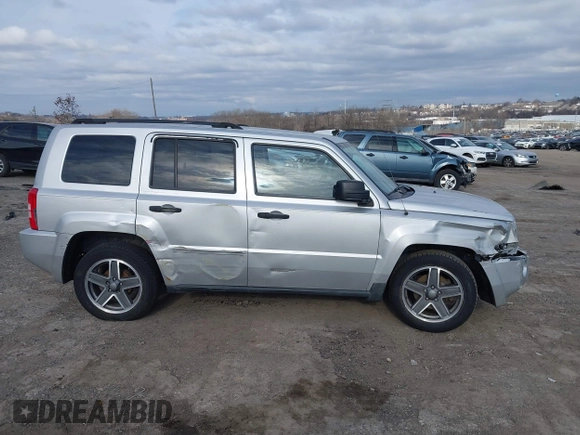 2009 Jeep Patriot Sport with VIN 1J4FT28B69D126513, listed as a IAAI auction lot 41622860 with 181,636 mi miles. Bid and sale history available at carsss.com. Image 13.